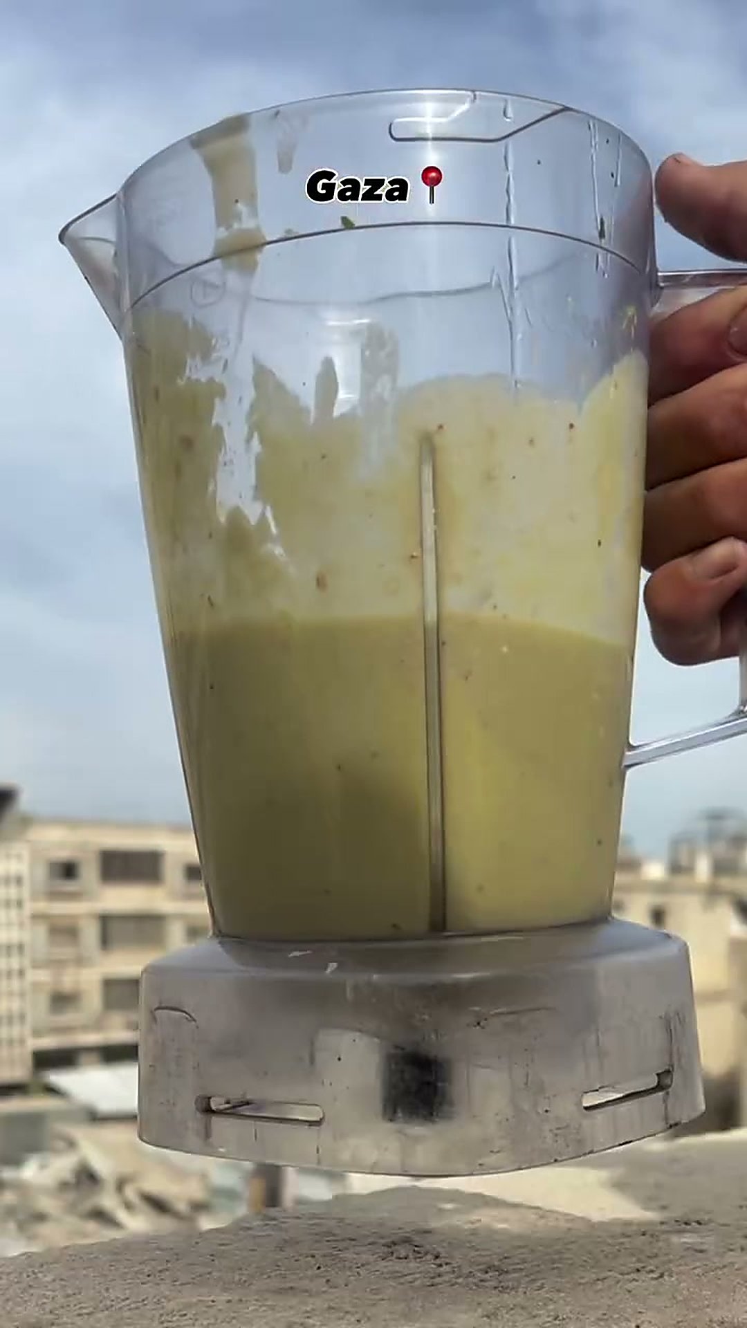 Avocado Juice โ A creamy avocado shake with cold milk and honey, topped with pistachios.